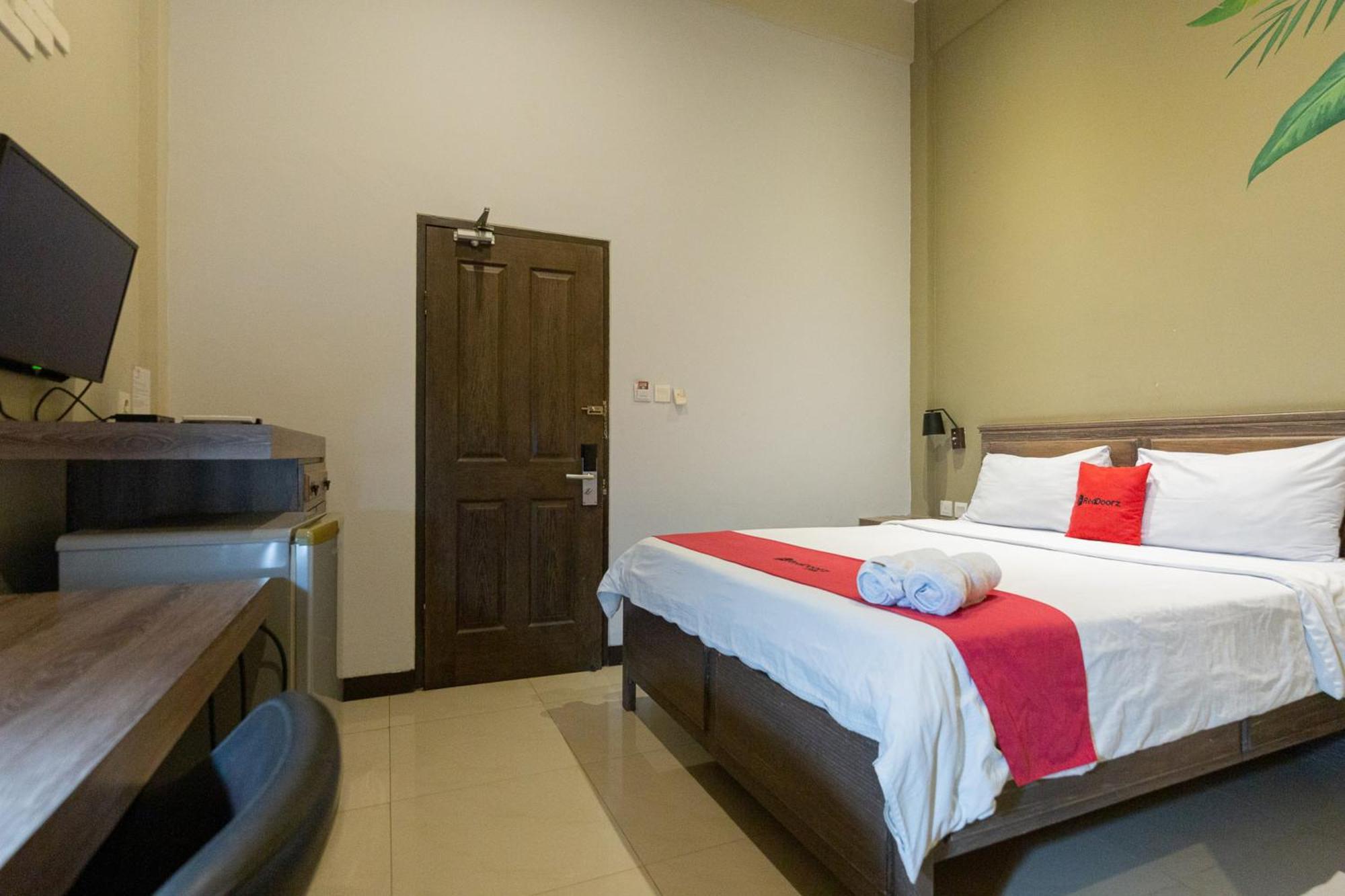 Rumah tetamu Reddoorz Near Mall Slipi Jaya Jakarta