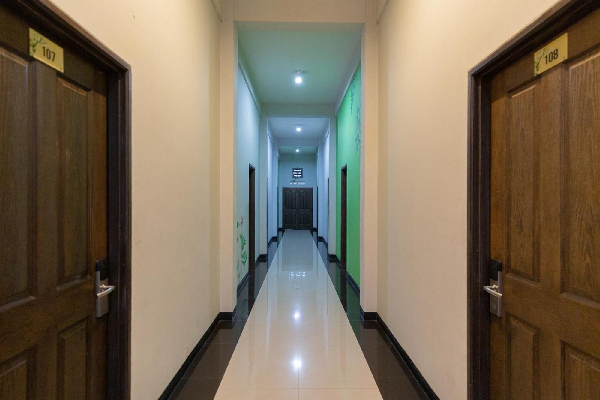 Rumah tetamu Reddoorz Near Mall Slipi Jaya