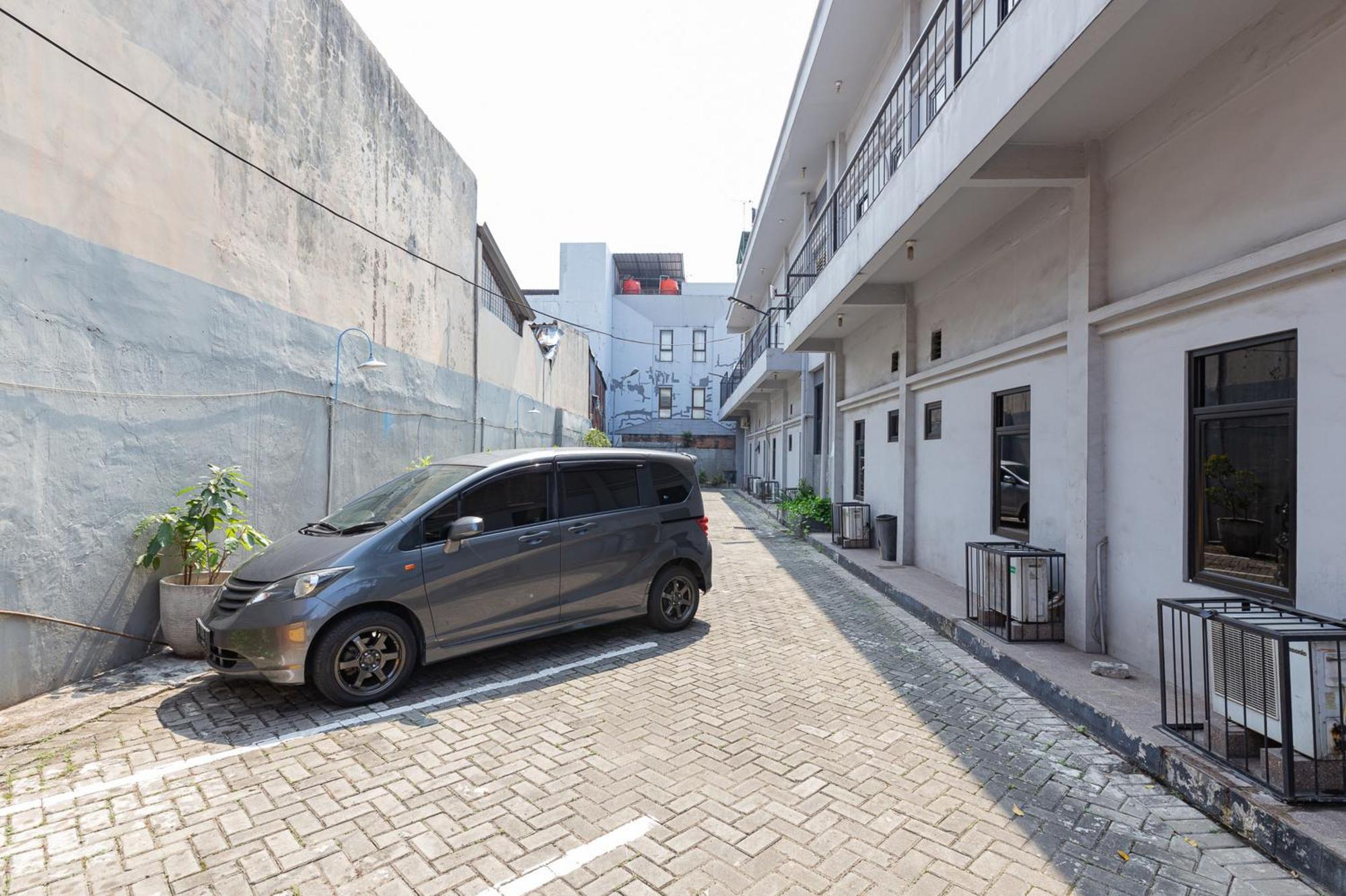 Rumah tetamu Reddoorz Near Mall Slipi Jaya 3*